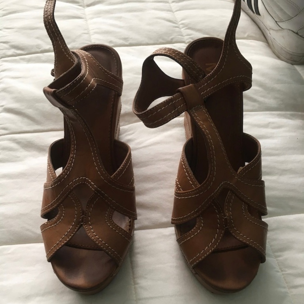 MIA Wedges